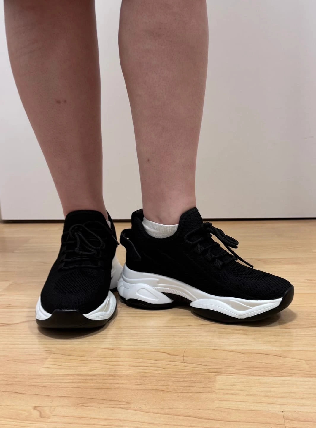 Avis client portant la basket Via Celsa noire, chaussure rehaussante homme +6cm