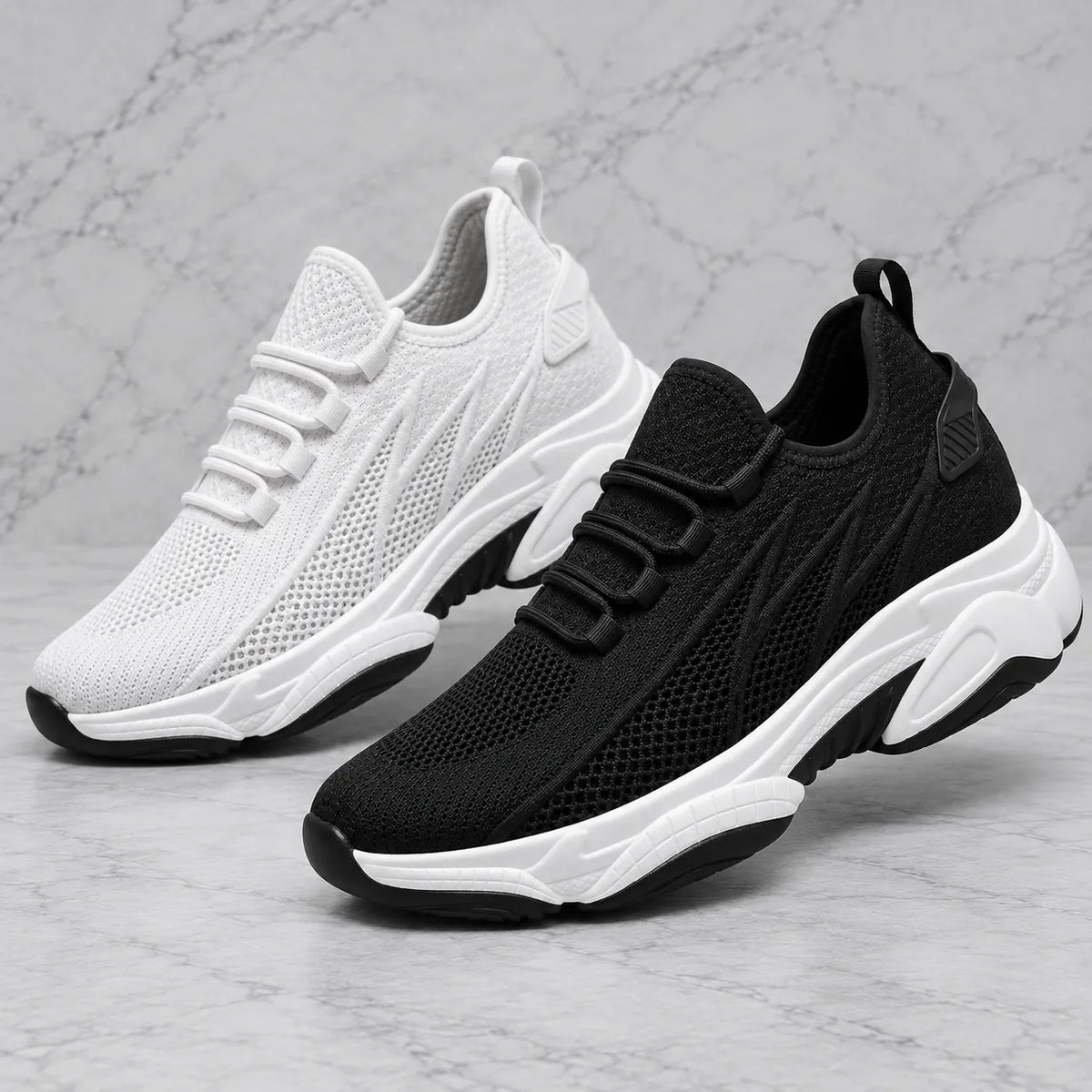 Paire de baskets Via Celsa blanche et noire posées sur la tranche, sneaker rehaussante homme +6cm