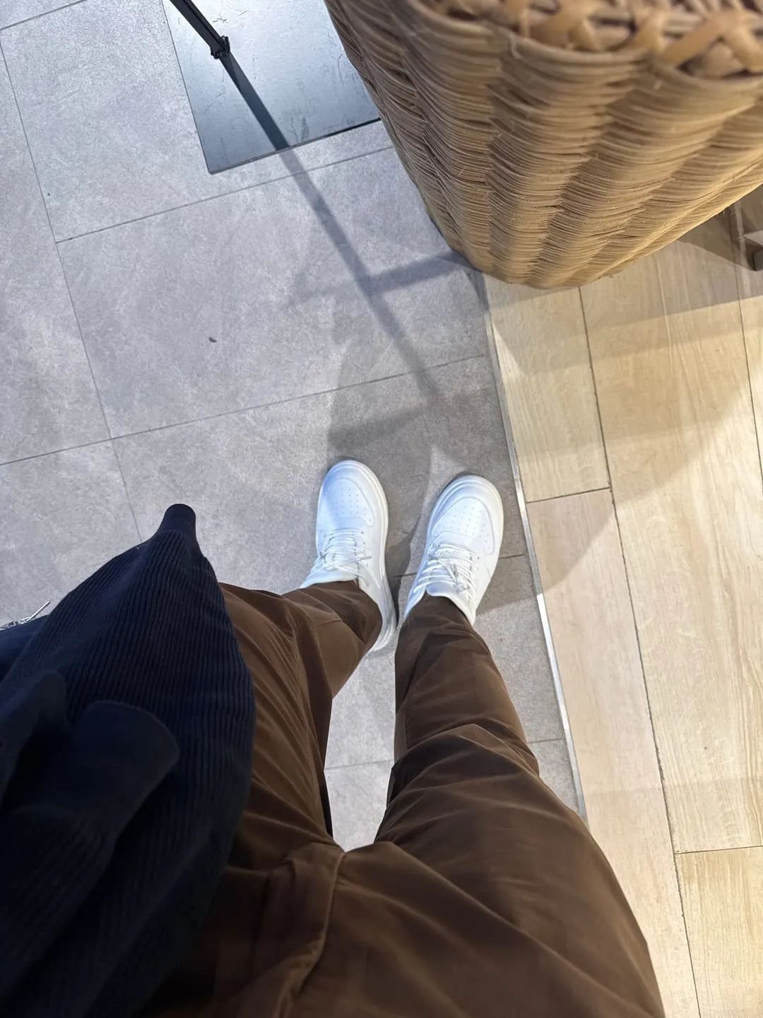 Avis client portant la sneaker Via Celsa blanche, chaussure rehaussante homme +6cm